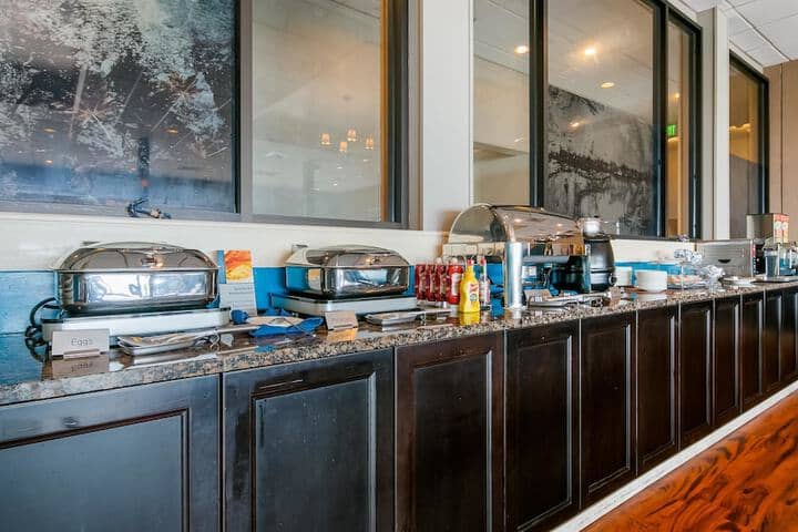 Breakfast area